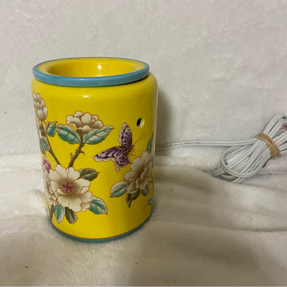 Scentsy Madame Butterfly Retired Full Size Yellow Floral electric Wax Warmer